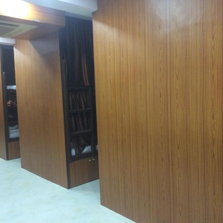 Zara Dormitory Mumbai Exteriör bild