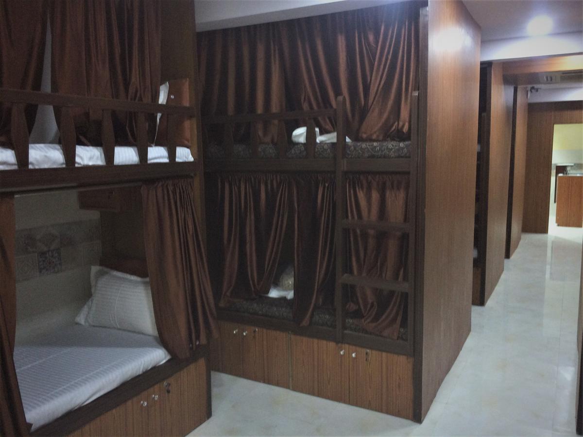 Zara Dormitory Mumbai Exteriör bild