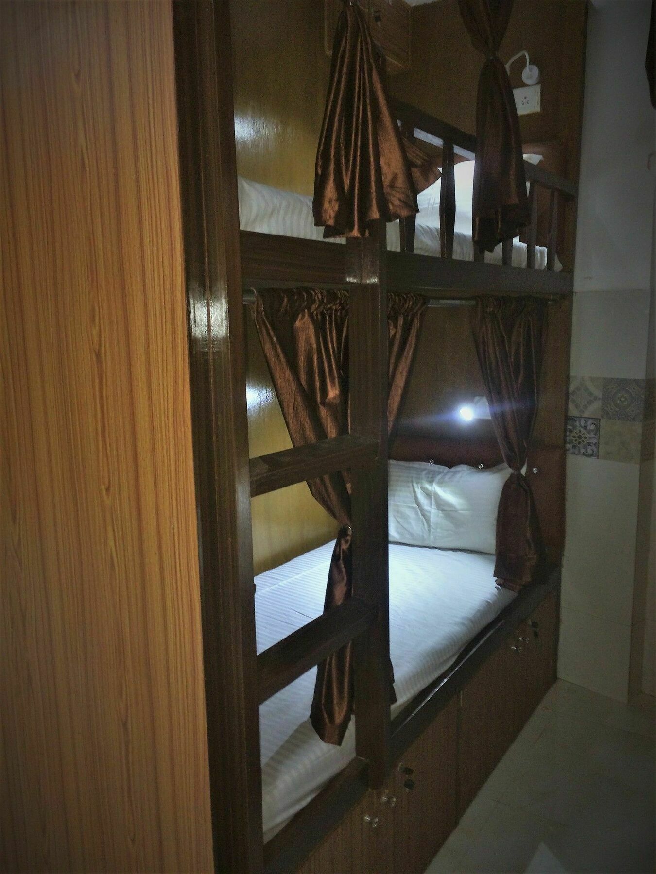 Zara Dormitory Mumbai Exteriör bild